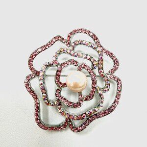 🆕 On Trend Lite Rose & Pearl Rose Cluster Crystal Accent Pin